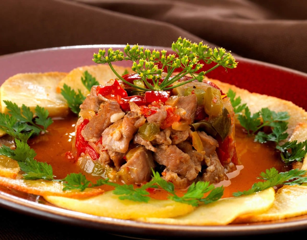 🍴 #Recette : Axoa d'<a href="/agneaupyrenees/">Agneau lait Pyrénées</a> au cidre basque, pommes caramélisées. Bon appétit à vous ! 🤤🤤🤤 #Gastronomie #Pyrénées
➡️ bit.ly/35fhFNq