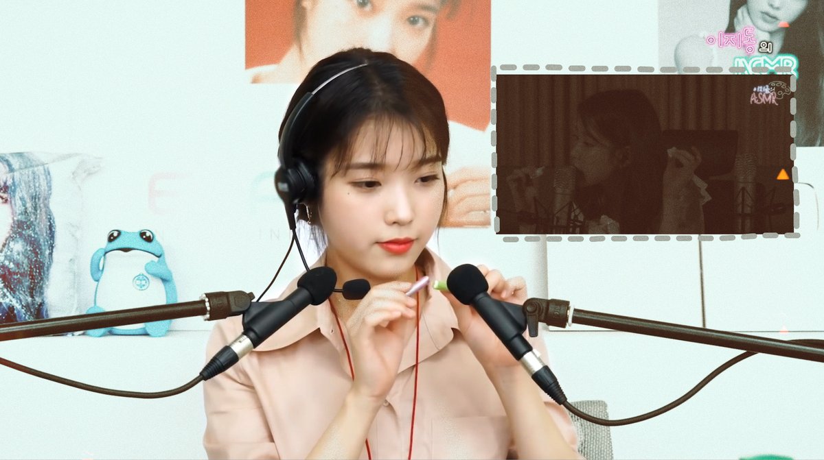 Evidence CIU's love for ASMR is widely known, to us Uaenas. While conversing with a patron, Consultant Lee Jidong showcased her talent in ASMR. Why? Is this new employee, Lee Jidong actually IU?