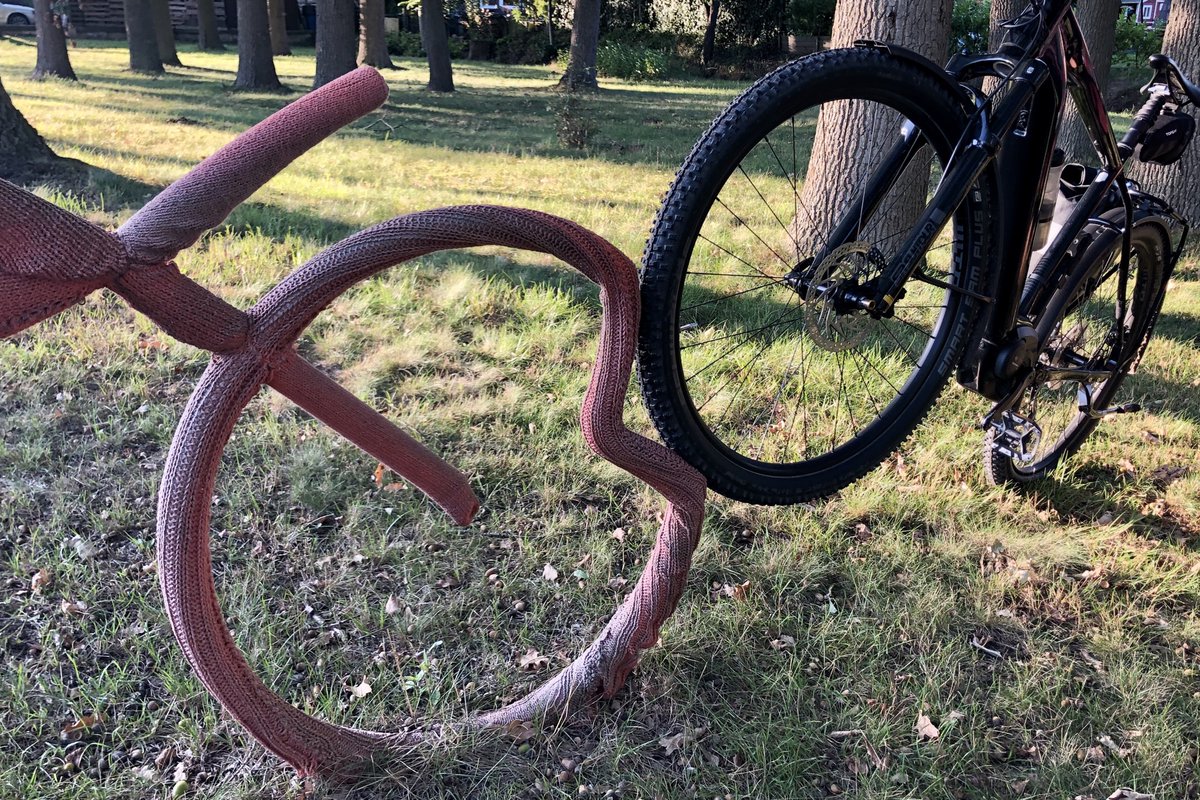 TLUHH's tweet photo. Gestern die kleine aber feine #CMLG gefahren. Nett war’s bei euch! 🙋🏻‍♂️ Auf der Anreise Radbruch u Vögelsen kennen gelernt 🤪 #CriticalMass #Lüneburg https://t.co/9ufZMbuj92