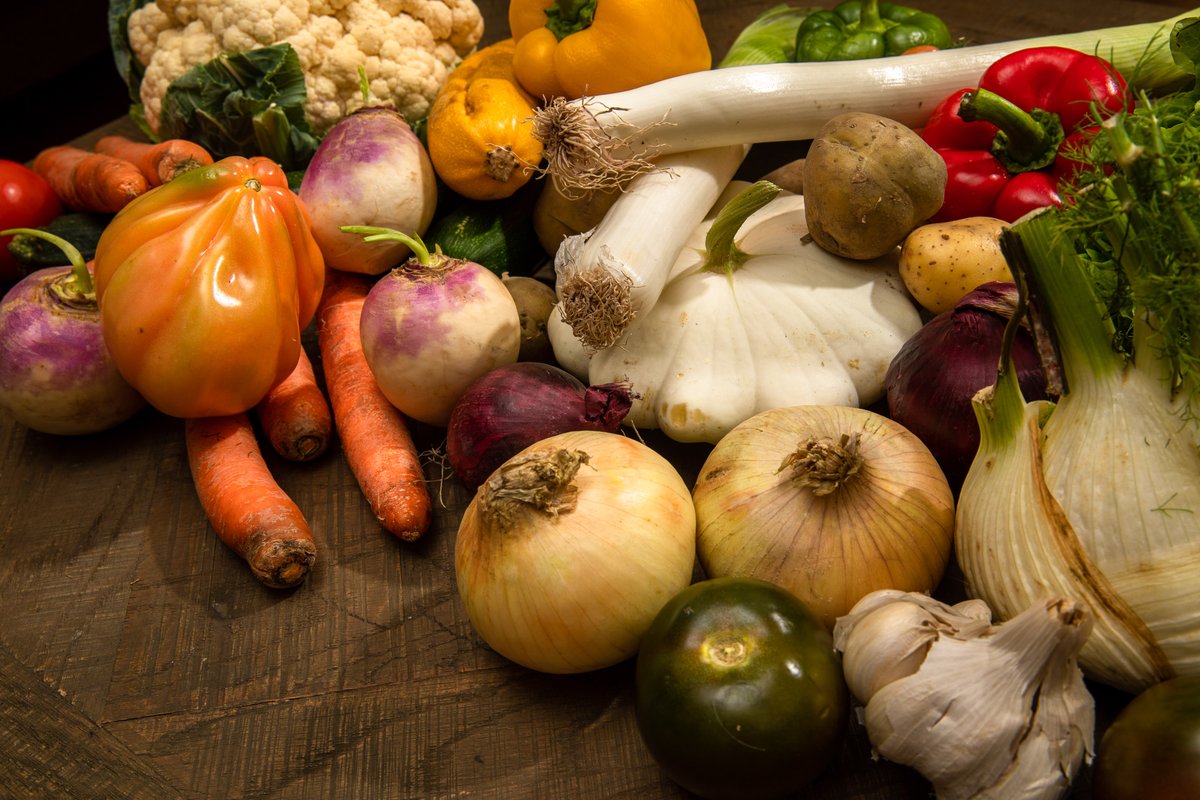 EuropeNancy's tweet image. 🍅Manger #bio, un peu, beaucoup, passionnément ou pas du tout ? Au menu de l'UE, il y en aura, c'est sûr ! Objectif : 25 % de terres agricoles cultivées en bio d'ici à 2030. 

#PactVert #PAC #Farm2Fork

©️ Union européenne, 2020 / Xavier Lejeune