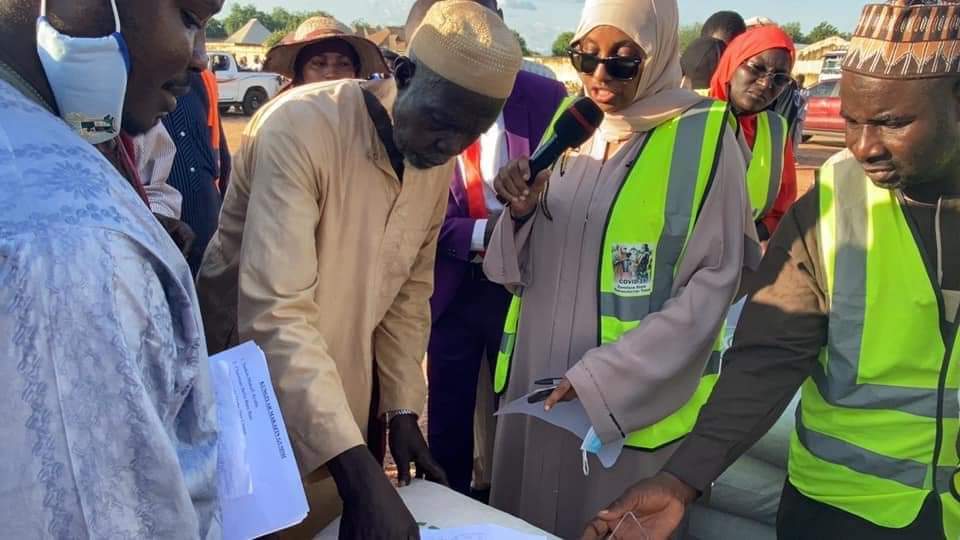 Ibellozauma's tweet photo. The office of @DHAZamfara under Hon. Hajiya @faikamarshal is up and doing supplying relief materials in worst hit areas like Bardoki of Gummi https://t.co/WmL3DRHZJy