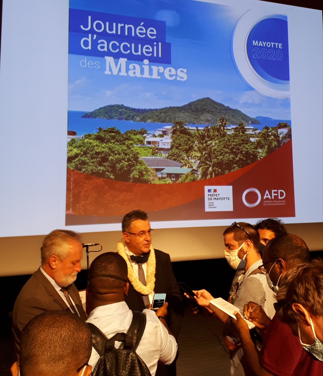 Anne-Gael Chapuis (@chapuisag) on Twitter photo #séminairemairesMayotte <a href="/RajatYves/">Yves Rajat</a> directeur de l'agence AFD de Mayotte répond aux côtés <a href="/prefet976/">Préfet de Mayotte</a> aux questions des journalistes sur le soutien de <a href="/AFD_France/">Agence Française de #Développement (AFD) 🇫🇷 🇪🇺</a> aux collectivités mahoraises: ce sont plus de 65M€ de financements et subventions en 2019 = x4,5 en 4 ans ! #séminairemairesMayotte <a href="/RajatYves/">Yves Rajat</a> directeur de l'agence AFD de Mayotte répond aux côtés <a href="/prefet976/">Préfet de Mayotte</a> aux questions des journalistes sur le soutien de <a href="/AFD_France/">Agence Française de #Développement (AFD) 🇫🇷 🇪🇺</a> aux collectivités mahoraises: ce sont plus de 65M€ de financements et subventions en 2019 = x4,5 en 4 ans !
