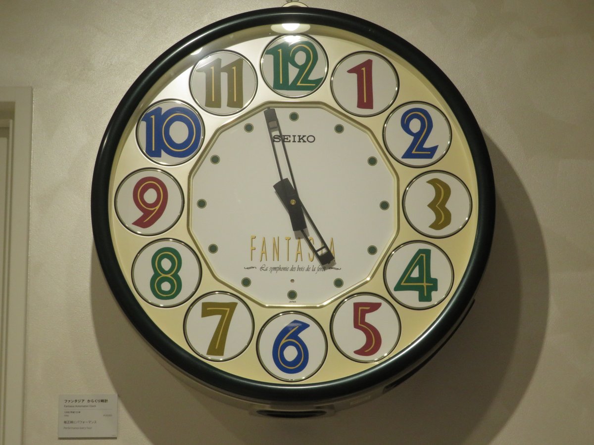 Sinchi いろいろな時間 楽しい時間 どこでも正確な時間 特殊電波時計 楽しい時間全体図 からくり時計は時間になると可動します 分前 ディズニータイム Fw510w 基準時 Seiko Fantasia Re501b 分後 ドラえもんおしゃべりからくり時計