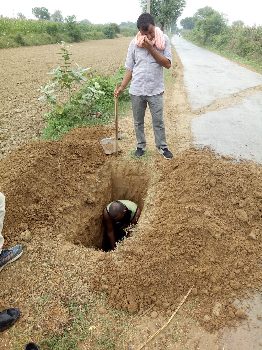 cscsocietymtr's tweet photo. #cscsegramswaraj 
@dintya15 @abhi481 @Danishi007 @kaushikvinay28 
Fibre restore work done at chaumuhan block . Cvle rajendra singh mathura https://t.co/0W6ZLtl4CM