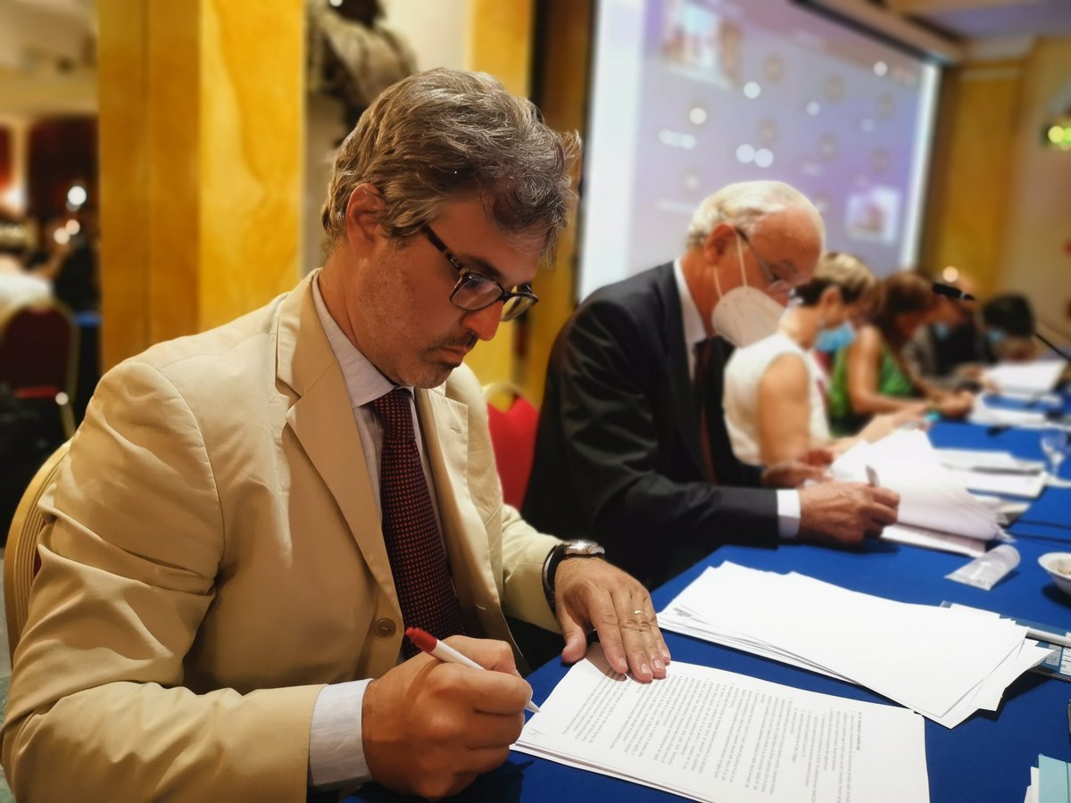 Firmato il nuovo Ccnl del #lavoroDomestico
<a href="/alealelupi/">Alessandro Lupi</a>
<a href="/andreazini56/">Andrea Zini</a>
<a href="/teresabenvenut/">Teresa Benvenuto</a>