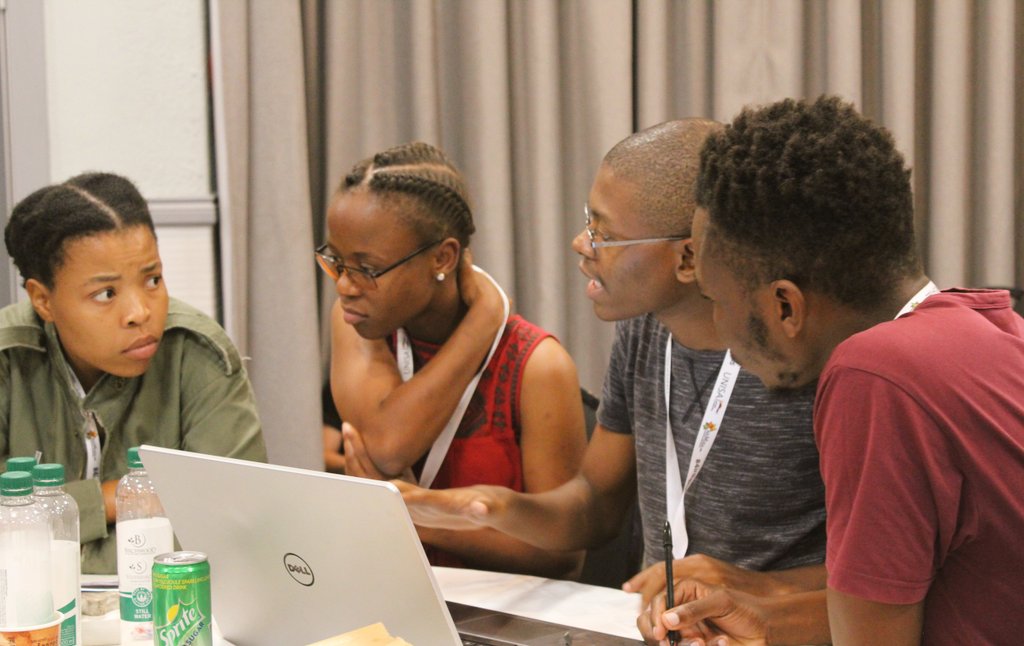 Geekulcha's tweet photo. โ๐๐๐๐๐ฅ๐๐ ๐ ๐๐๐ก ๐๐๐:
When working in teams, don't try to overpower one another. Work with a team based on skills that complement each other, and work together to achieve a common goal.
#MTNAppAcademy #RecodeTheWorld #HackathonTip https://t.co/ck3qr9v04q