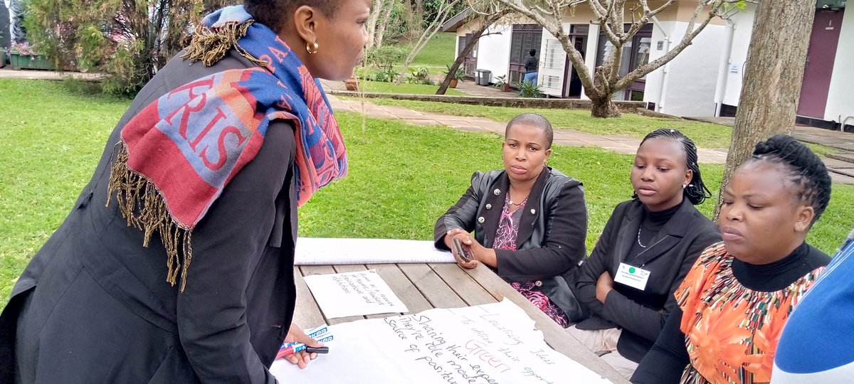 VLamwaka's tweet photo. Katika Program za mabadilishano ya kimataifa wahitimu wa heshima Wana nafasi nzuri ya kuwaeleza vijana uhalisia wa maisha ya ughaibuni na kufanya utekelezaji nchini kwa kutumia rasilimali zilizopo
#TYCTOT
#mstcdc
@Arusha https://t.co/4m080J6RUh