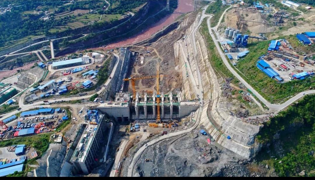 developingpak's tweet photo. Under Construction #KarotHydropowerProject
- 720MW on #Jhelum river under #CPEC
- Asphalt Core Rock fill dam
- Surface Powerhouse equipped with 4 x 180 MW Francis-type units
- Expected completion date: 2021-22
Civil works 90% completed

#Hydropower #Dam #Pakistan #China 🇵🇰🇨🇳 https://t.co/RK1Be7LdPZ
