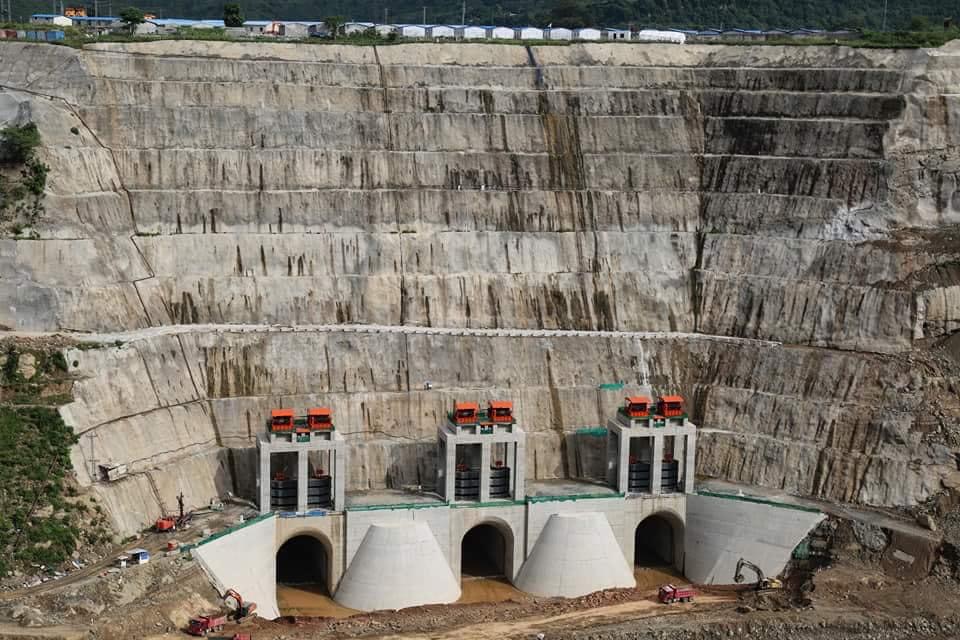developingpak's tweet photo. Under Construction #KarotHydropowerProject
- 720MW on #Jhelum river under #CPEC
- Asphalt Core Rock fill dam
- Surface Powerhouse equipped with 4 x 180 MW Francis-type units
- Expected completion date: 2021-22
Civil works 90% completed

#Hydropower #Dam #Pakistan #China 🇵🇰🇨🇳 https://t.co/CP2PzEimGX