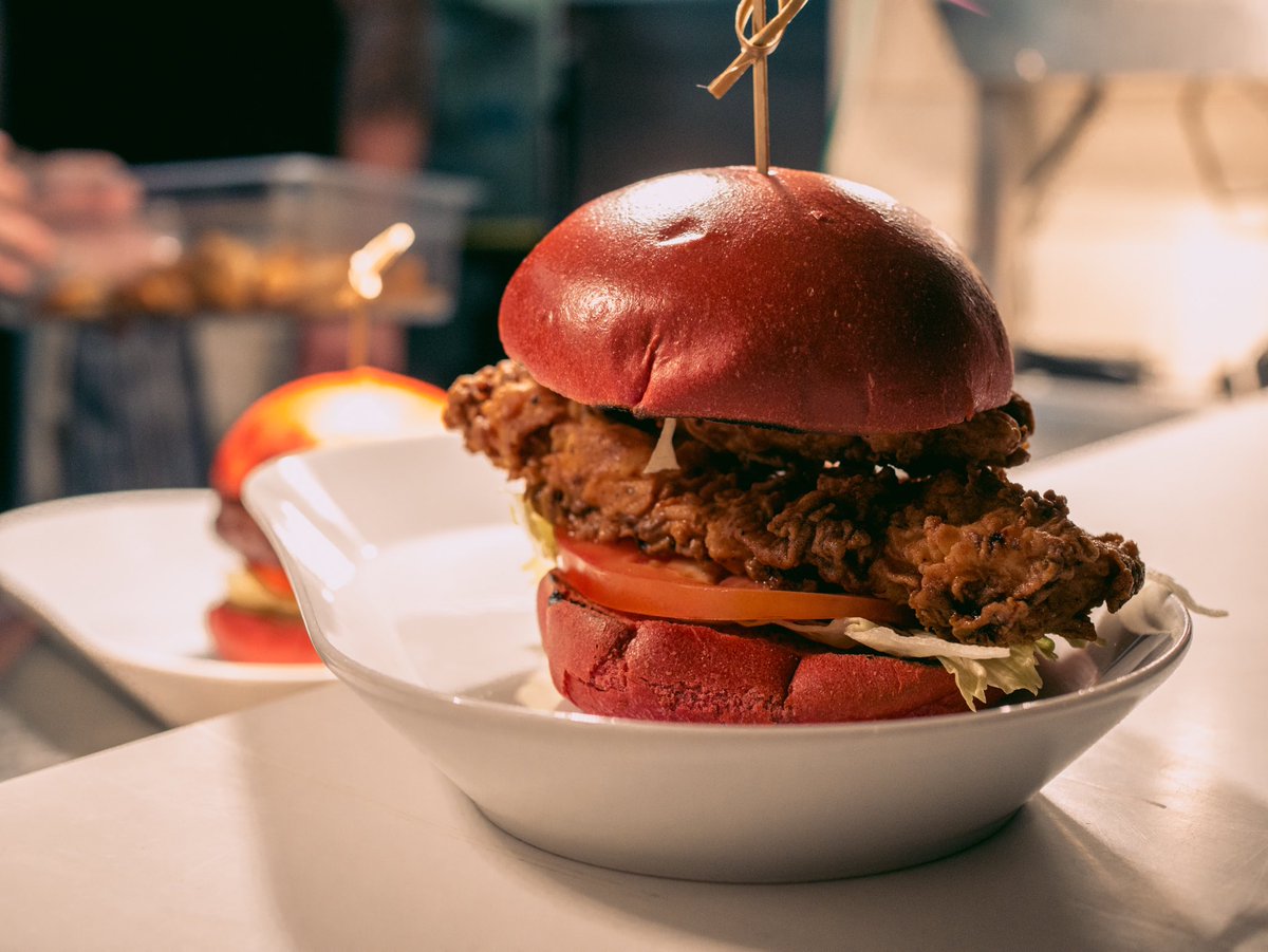 It’s Chooseday! 

Will it be chicken or beef in your beetroot brioche bun this lunchtime??? 

#Tuesday #Lunch #Cardiff