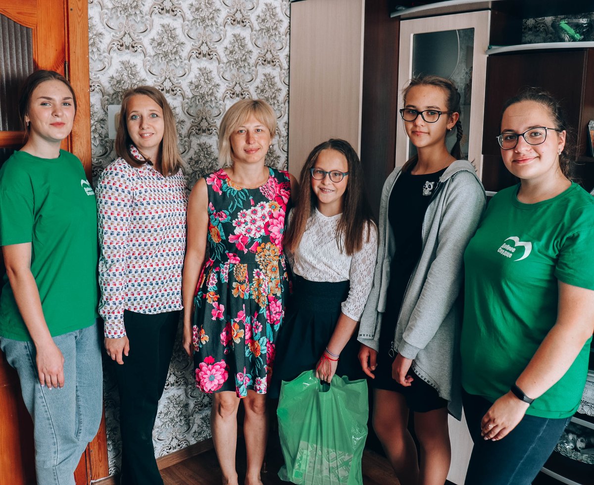 brsmvo's tweet photo. Волонтеры движения #ДоброеСердце в Витебске продолжают вручать подарки и канцелярские принадлежности тем, кто нуждается в помощи.
Добрых дел много не бывает! �� https://t.co/0FFdr58ind