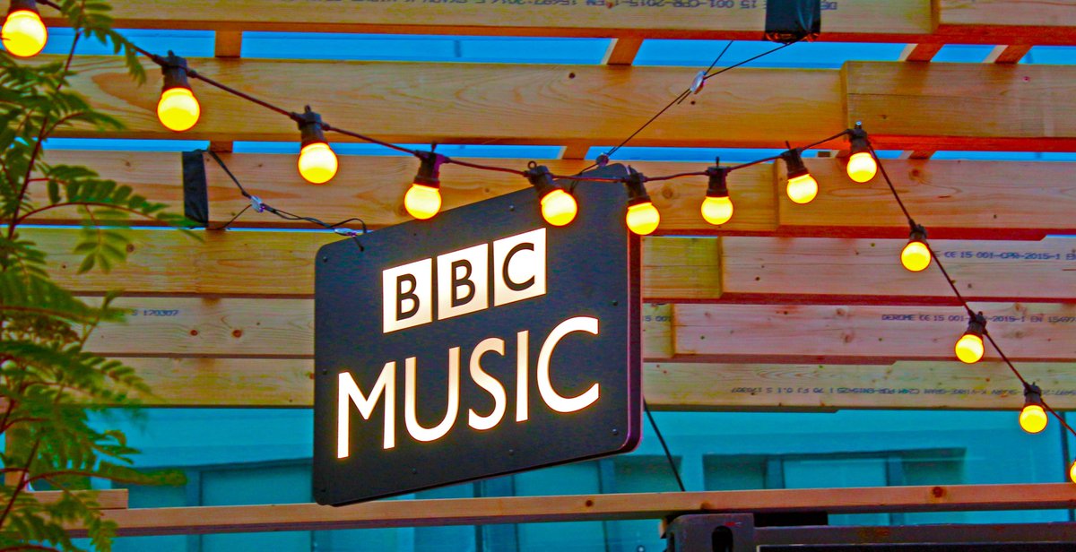 1/3💥🎶▶️ NEW MUSIC INCOMING! Join us Wednesday 8-10pm for a musical voyage of discovery of new sounds from Sussex & Surrey with
@orlaraemusic 
Mind & Gum
@CheskaMoore_ 
Clockwork
@jymenik 
Pilots
@slantband 
+ more on @BBCSussex @BBCSurrey @BBCSounds