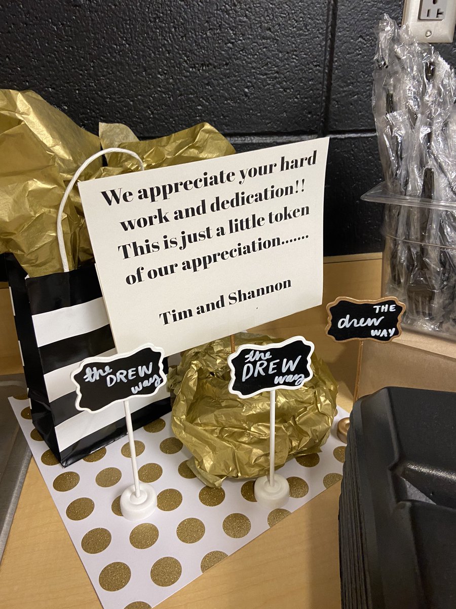 bekaklinner's tweet photo. https://t.co/MhOMs6h63F.Word!!  Delicious meal today thanks to @SHill_DMS and @youngedu.  YOU guys are AWESOME!!!  No judgment on how full my plate it! 😉 @dms_tcboe https://t.co/7tY0sUaG1y