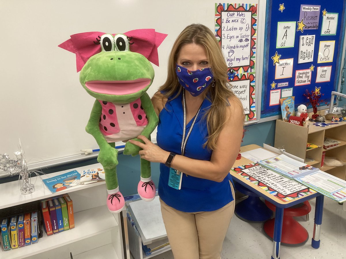 CrowleyISD's tweet photo. Teachers were all π's this morning as we began virtual learning throughout the district. #CrowleyFirstDay #CrowleyPrideUnified https://t.co/tGReKpFviv