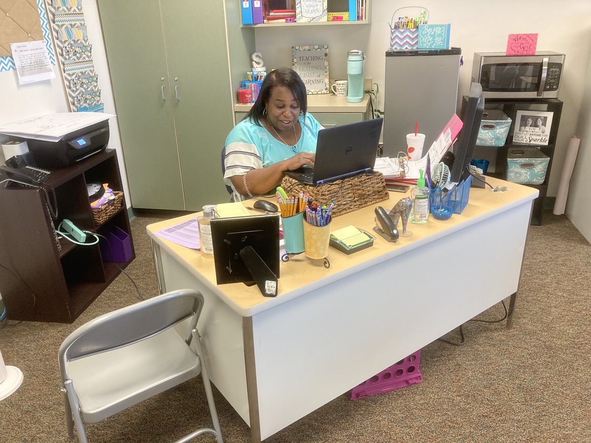 CrowleyISD's tweet photo. Teachers were all π's this morning as we began virtual learning throughout the district. #CrowleyFirstDay #CrowleyPrideUnified https://t.co/tGReKpFviv