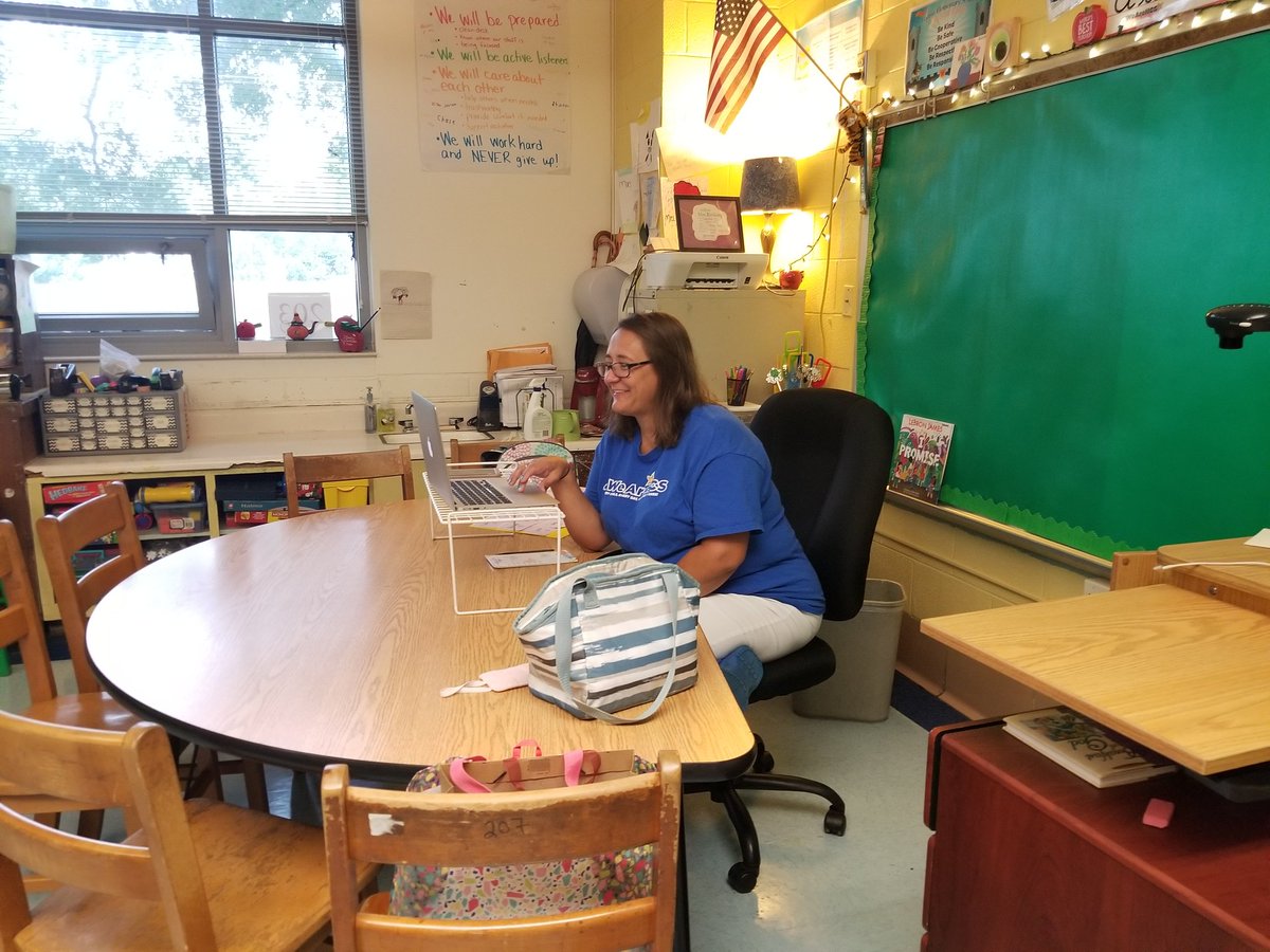 Day 1 of virtual learning <a href="/barronknights/">Barron Fundamental</a>. The Village is in full force, smiles for miles...students showed up bright and early. <a href="/HamptonCSchools/">Hampton City Schools</a>, #barronvillage, #weareHCS, #backtoschool2020