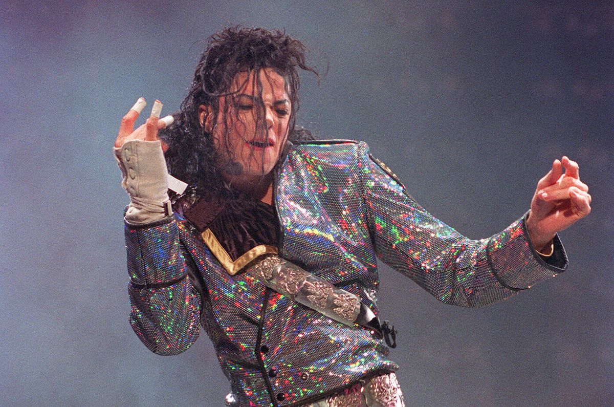 michaeljackson's tweet photo. “Michael Jackson is immortal. Even in death, his influence, presence and sound continue to guide new artists.” -Joey Guerra, https://t.co/g1gCgolTwB
Photo: Michael Jackson in concert in 1992.
Photographer: Bertrand Guay/AFP https://t.co/fNJBHYXHpc