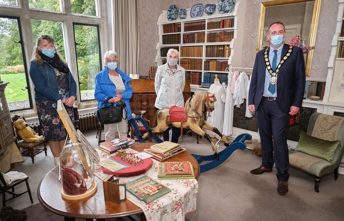 MidUlster_DC's tweet photo. It was great to welcome a group of visitors from Action Tours today, who called into the historic @Blessingbourne  Estate as part of their visit to Mid Ulster. Photos feature @MidUlster_DC Chair Cllr @CMallaghanSF, Chair of Tourism Development Group Cllr Frances Burton &amp; visitors https://t.co/bJI8tanY0c