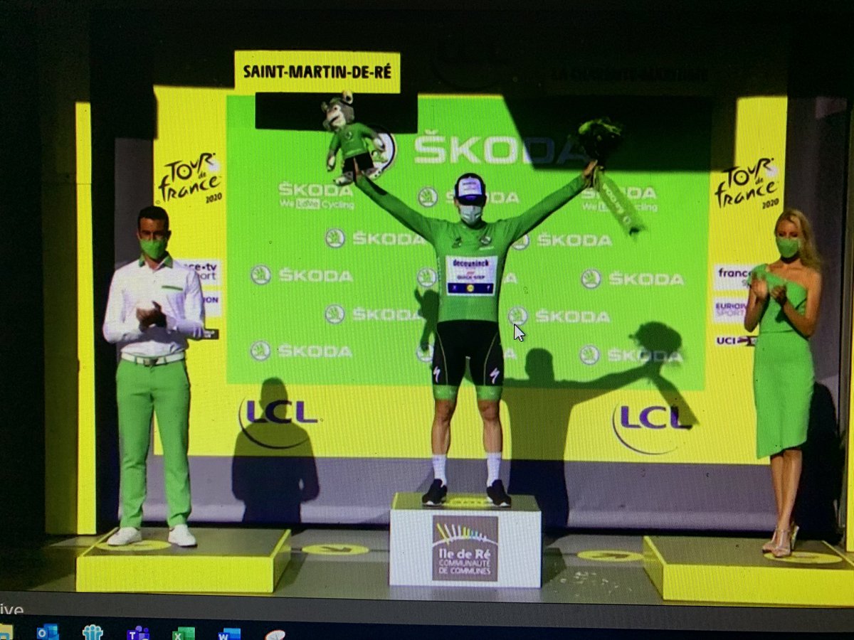 <a href="/Sammmy_Be/">Sam Bennett</a> also regaining the  Green Jersey .. A nation cheers 🇮🇪☘️
