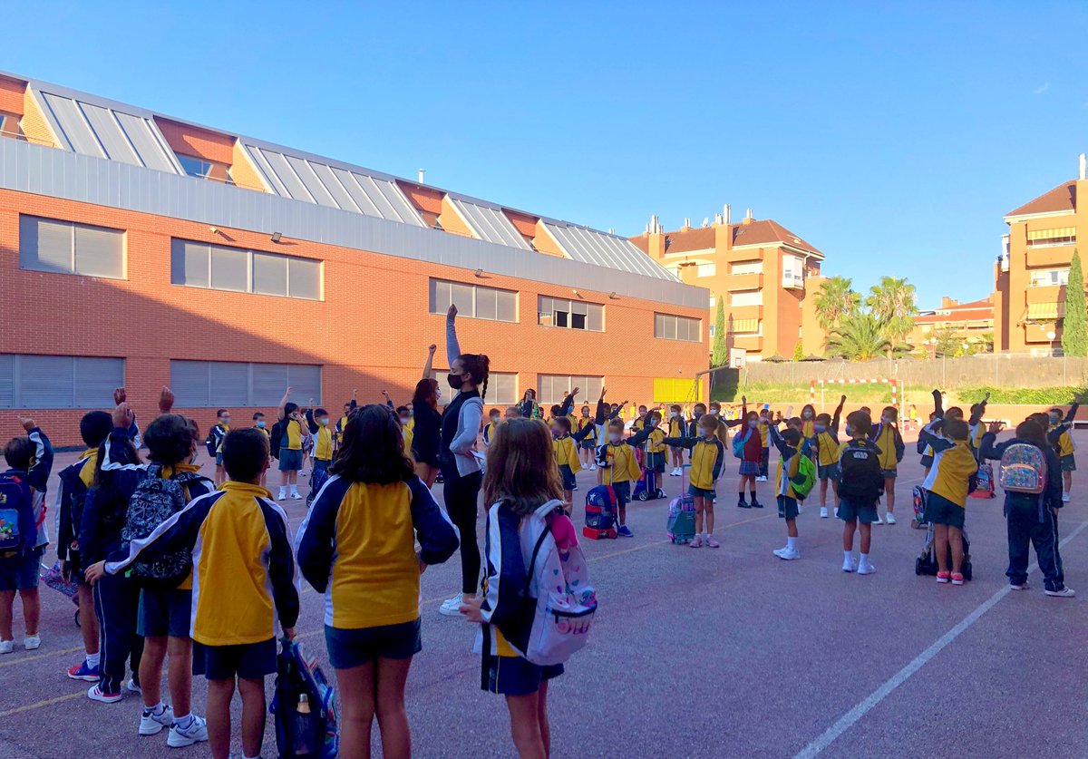 Colegio_Helade's tweet photo. Volvemos a vernos 💛

Nos adaptamos a las circunstancias con una sonrisa e iniciamos el curso con calma, responsabilidad y positivismo.

Primer día de Educación Primaria (1º, 2�� y 3º) y II Ciclo de Educación Infantil. 
#SomosHélade #Boadilla 
#vueltaalcole2020 https://t.co/4yBjbFU7Zm