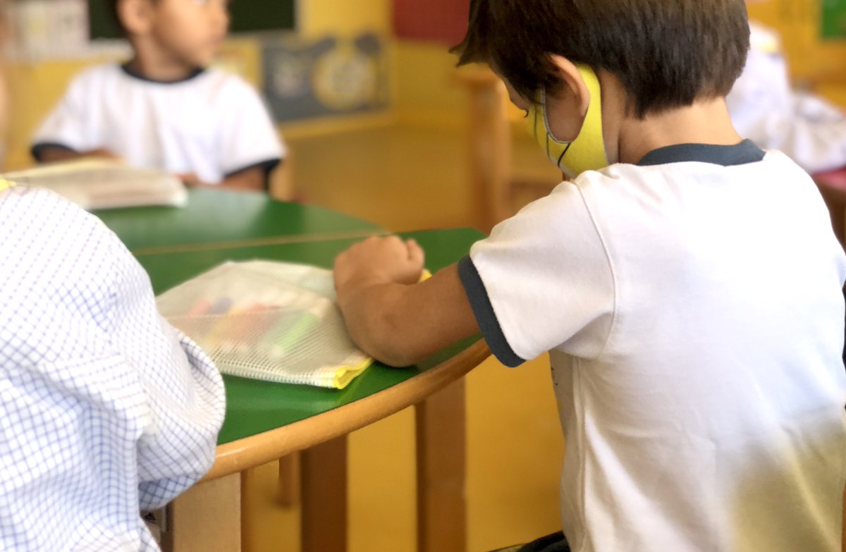 Colegio_Helade's tweet photo. Volvemos a vernos 💛

Nos adaptamos a las circunstancias con una sonrisa e iniciamos el curso con calma, responsabilidad y positivismo.

Primer día de Educación Primaria (1º, 2�� y 3º) y II Ciclo de Educación Infantil. 
#SomosHélade #Boadilla 
#vueltaalcole2020 https://t.co/4yBjbFU7Zm