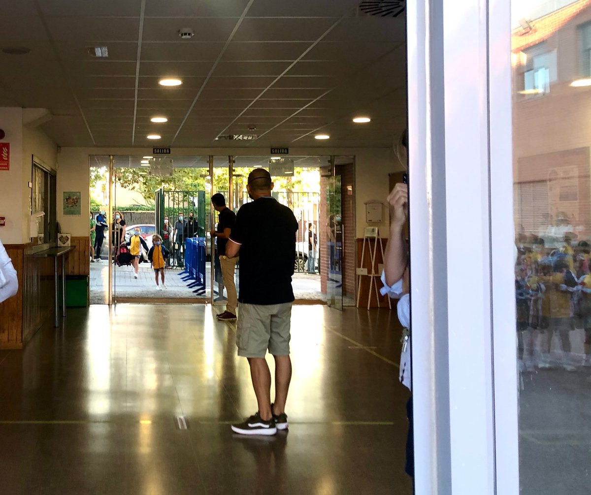 Colegio_Helade's tweet photo. Volvemos a vernos 💛

Nos adaptamos a las circunstancias con una sonrisa e iniciamos el curso con calma, responsabilidad y positivismo.

Primer día de Educación Primaria (1º, 2�� y 3º) y II Ciclo de Educación Infantil. 
#SomosHélade #Boadilla 
#vueltaalcole2020 https://t.co/4yBjbFU7Zm