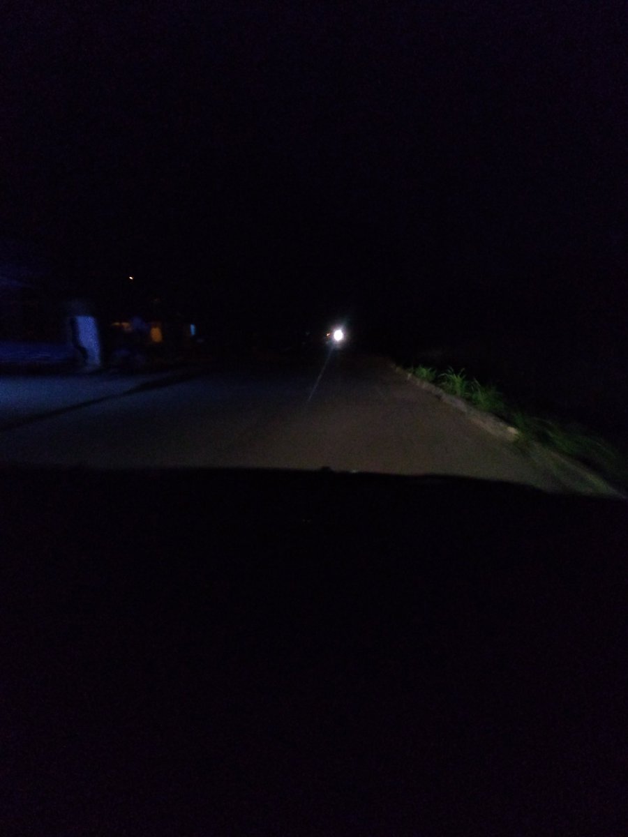 MarquezFunez's tweet photo. Señores #ElecSA @ElectricaribeSA y @monterialcaldia aquí le muestro algunas fotografías de la vía que conduce al barrio Villa Cielo en Montería, será que esta empresa ha dejado de cobrar el alumbrado público autorizado por @concejomonteria para estos sectores? @caordosgoitia https://t.co/93POwTz4of