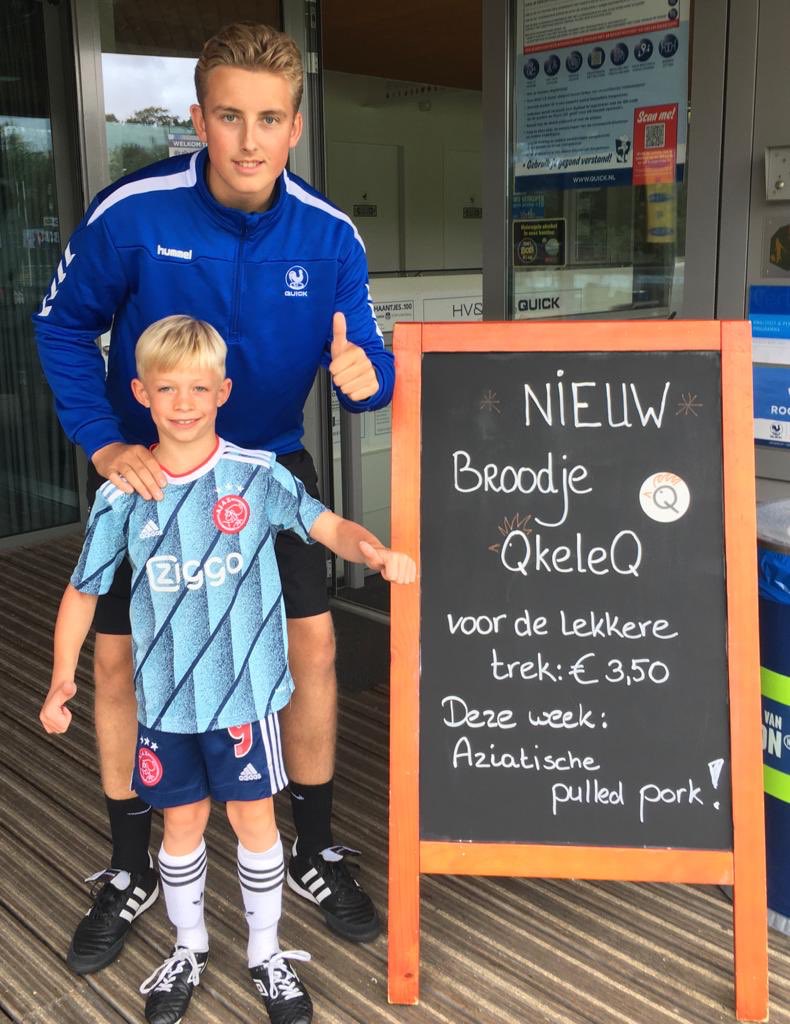dodalight's tweet photo. @HVCVQuick lekker broodje QkeleQ voor, tijdens of na de wedstrijd!! https://t.co/P9ZW2vzeqS