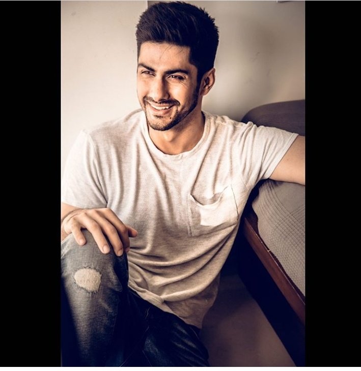 Disha_Jain07's tweet photo. @namitter29 You have such an innocent and indescribable smile which is truly one of a kind .Your smile is enough to make us feel better. Keep smiling always...lots of love.❤️
#NamitKhanna
@TeamNamitK29 https://t.co/IND7MGtkeC