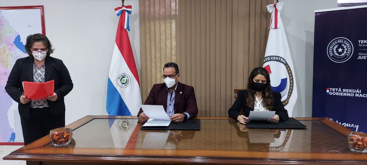 MJusticiaPy's tweet photo. #Ahora el #MJ y la @gobercentral firman convenio para implementar actividades deportivas y de formación laboral en el Centro Educativo Itauguá #CEIMJ y el Centro Educativo Integral La Esperanza #CEILE https://t.co/sSlGTFWpIU