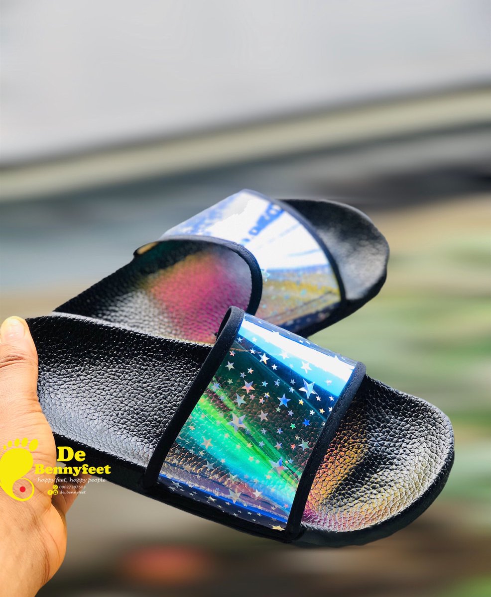 debennyfeet's tweet photo. PENNY SLIDES 4;
Our stars transparent slide is just unique and so beautiful 😻 like who wouldn’t love this beauty?
It’s Available In all sizes and the black lining can be changed to any color of your choice.
—————————
Price; 3k
Category; Female 
—————————
Delivery at a cost🤝 https://t.co/XRcQaCPuXo
