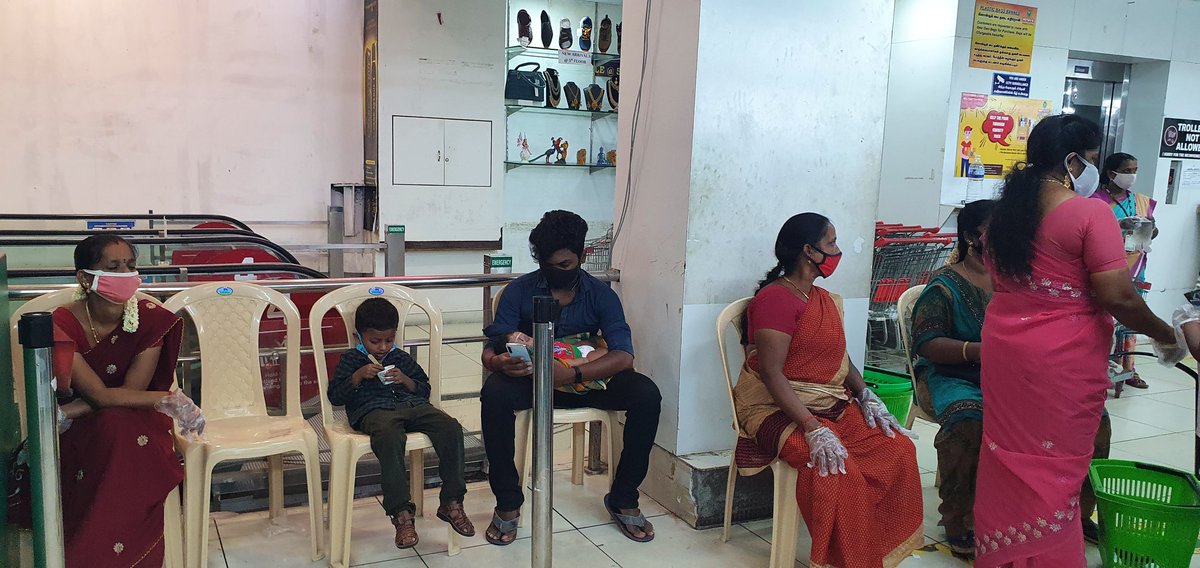 iskarthik's tweet photo. @LGov_Puducherry  @pondicherryinfo 
 Pothys Mall Pondicherry not maintaining Social distance, instead they group peoples https://t.co/RoUnxiqtAr