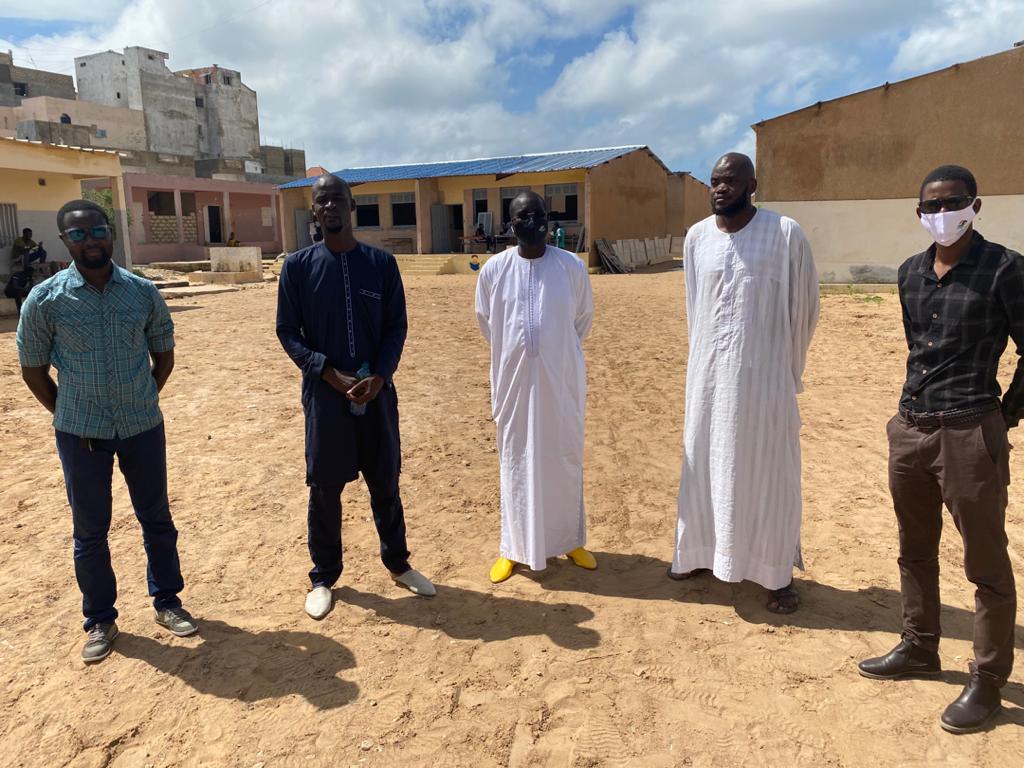 LeProfane's tweet photo. La team @Niintche a reçu la visite de Papa Mahawa Diouf  le DG de l'ASPT au lycée de Yoff. Il a salué l'initiative et encouragé les volontaires, engagés communautaires #taamusenegaal #DestinationSenegal https://t.co/sIBx421ZfQ