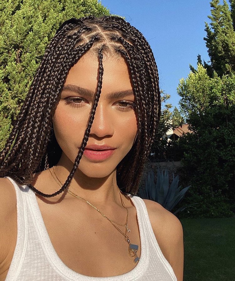 dailydayas's tweet photo. i believe the sun exists for the purpose of zendaya selfies and nothing else https://t.co/MC5Uwnk0SD
