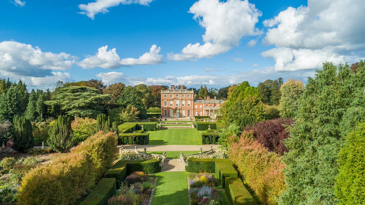 VisitHarrogate's tweet photo. The #September sunshine is the perfect reason to get out, explore the #Harrogate district &amp; visit our glorious #gardens before some of them close for winter! @NewbyHall #Ripon is open til 4th Oct &amp; @The_Hutts is open til 1st Nov https://t.co/uXTzmLGHpw #WelcomebacktoGardens https://t.co/ifqEpAF4h6