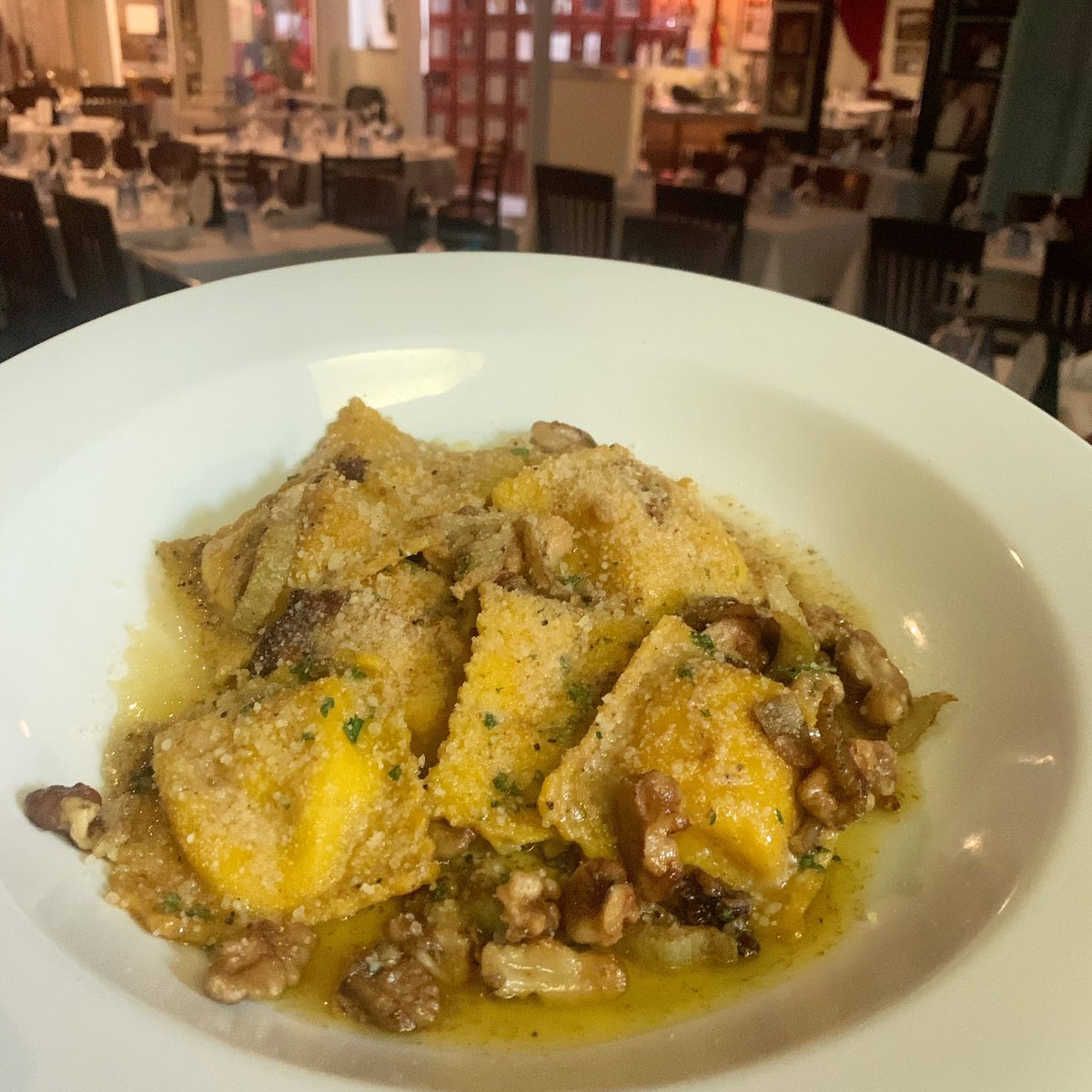 sweetlulas's tweet photo. Butternut Squash Ravioli: Gorgonzola cheese walnuts celery brown butter 

Tuesday-Saturday: 4pm-9pm

Reservations: https://t.co/wB8pWatfUE

Call for take out (856) 589-2400

#butternutsquash #squashravioli https://t.co/Hr5mc3tx8T