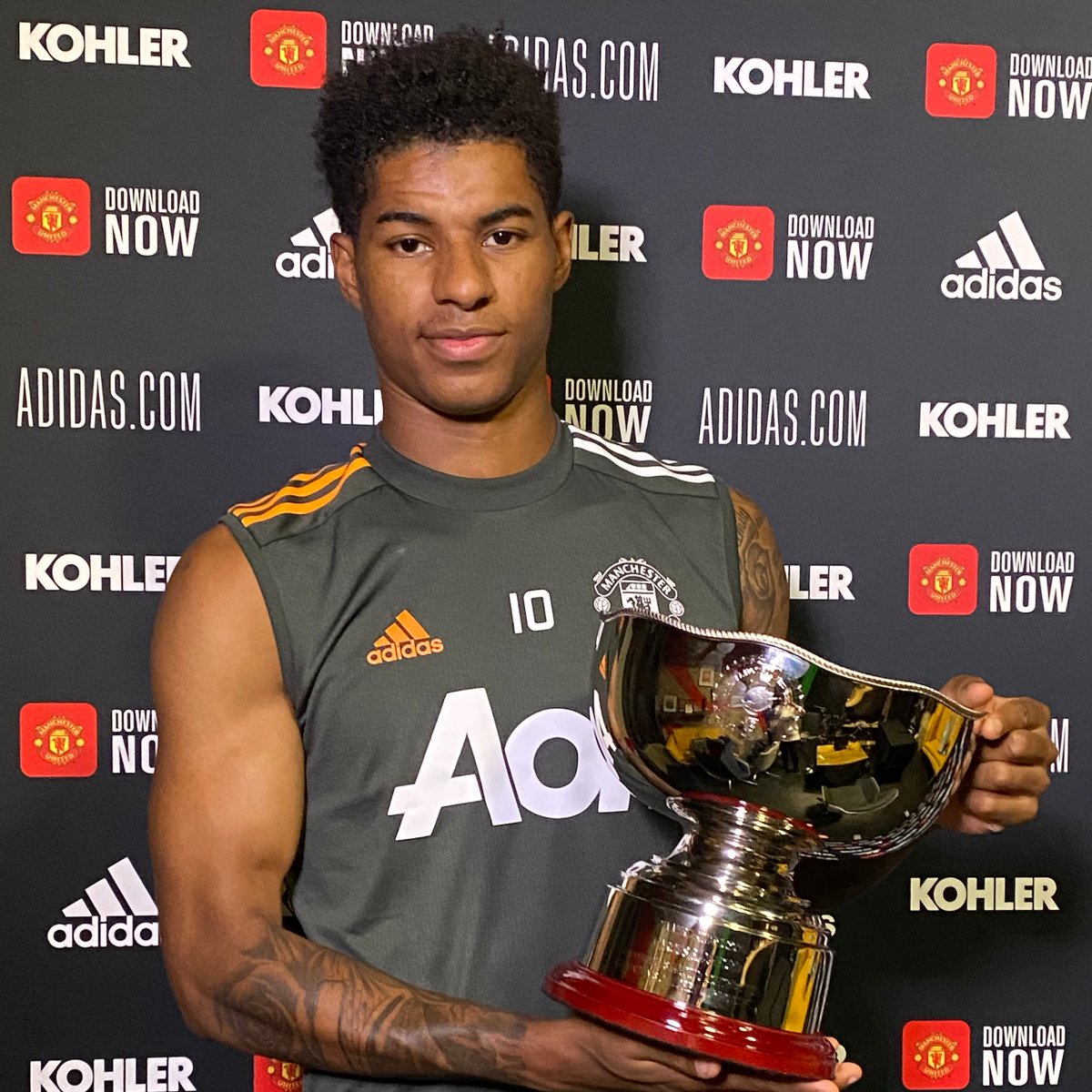 In a year when many players went above and beyond for others, the brilliant <a href="/MarcusRashford/">MR14</a> takes the 2020 PFA Merit Award.

#PFAawards #MUFC <a href="/ManUtd/">Manchester United</a>
