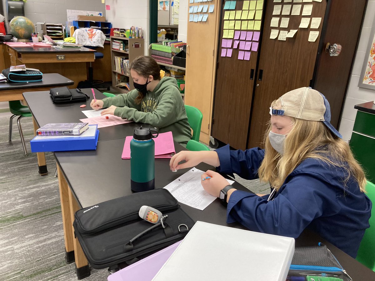 andetlefsen's tweet photo. @centralcityms students creating good data tables in 8th grade science today #bisonscience #igniteyourpotential #data @ccpsactivities @CCBisonPride https://t.co/tEWQeomjaS