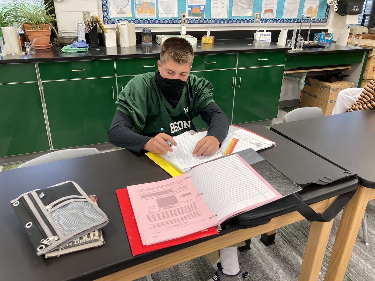 andetlefsen's tweet photo. @centralcityms students creating good data tables in 8th grade science today #bisonscience #igniteyourpotential #data @ccpsactivities @CCBisonPride https://t.co/tEWQeomjaS