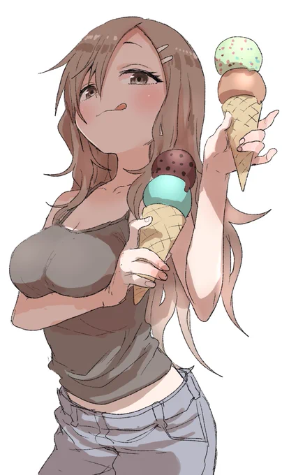 アイスを2つたべるマキ 