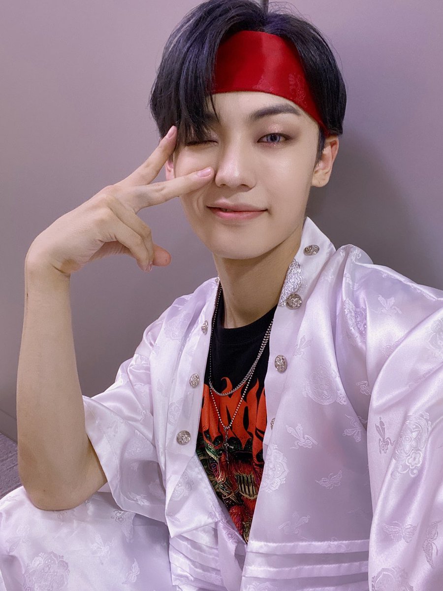 official_ACE7's tweet photo. [#에이스_찬]

선물과도 같은 하루를 초이스와 함께해서, 초이스가 만들어줘서 정말 기분이 좋다😊
사랑해 초이스 앞으로도 우리 옆에 있어줘❤

#ACE #에이스 #CHOICE #초이스
#The_Butterfly_Phantasy #호접지몽
#ACE_THANKS_CHOICE https://t.co/0ofvcIX0E1