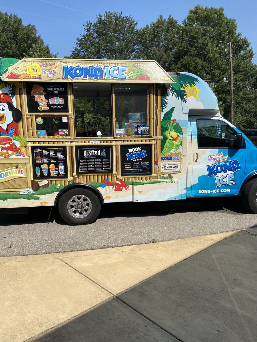 CounselorsObms's tweet photo. Shout out to Kona Ice for spoiling us! https://t.co/dFItFtvv57