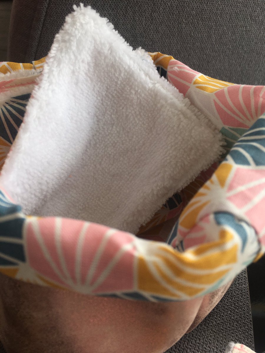ElleCoutur's tweet photo. Voici une nouvelle #paniere à #lingetteslavables et ses 7 #lingettes aux motifs géométriques
C’est bon pour la #peau et pour la #planete 🌎
#fabricationfrancaise #fabricationfrancaise🇫🇷 #zerodechet #cotonslavables #handmade #madeinfrance #faitmain #ecologie https://t.co/0mgUVjHyvC
