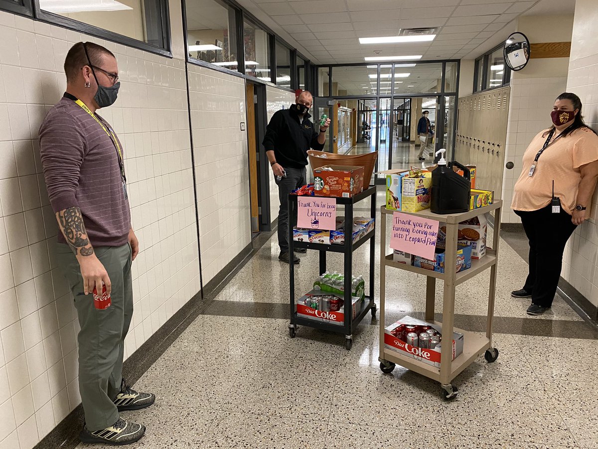 drasmussen43's tweet photo. Thank you to our Deans for providing staff appreciation snacks and goodies to our teachers today! Well deserved for the remote learning teachers provide on a daily basis! Our teachers are the best! #BulldogRemoteLearning #BulldogAppreciation https://t.co/KsEb1awMdA