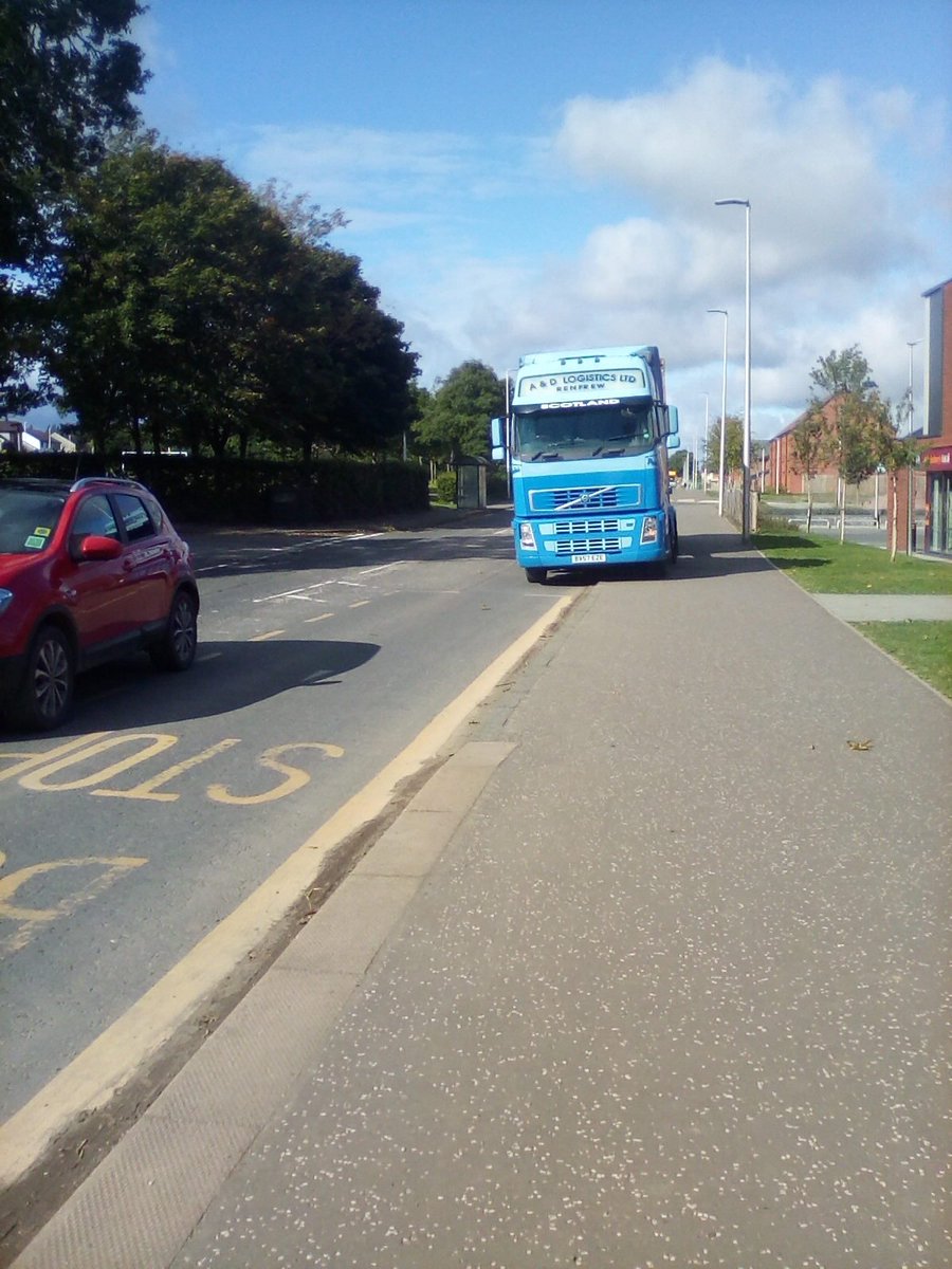 Daviewright2020's tweet photo. @winchburghcc @Winchburgh_Dev would be good to get a couple of bollards here to prevent hgv parking and nipping into @sainsburys https://t.co/8ZY9gNKUyW