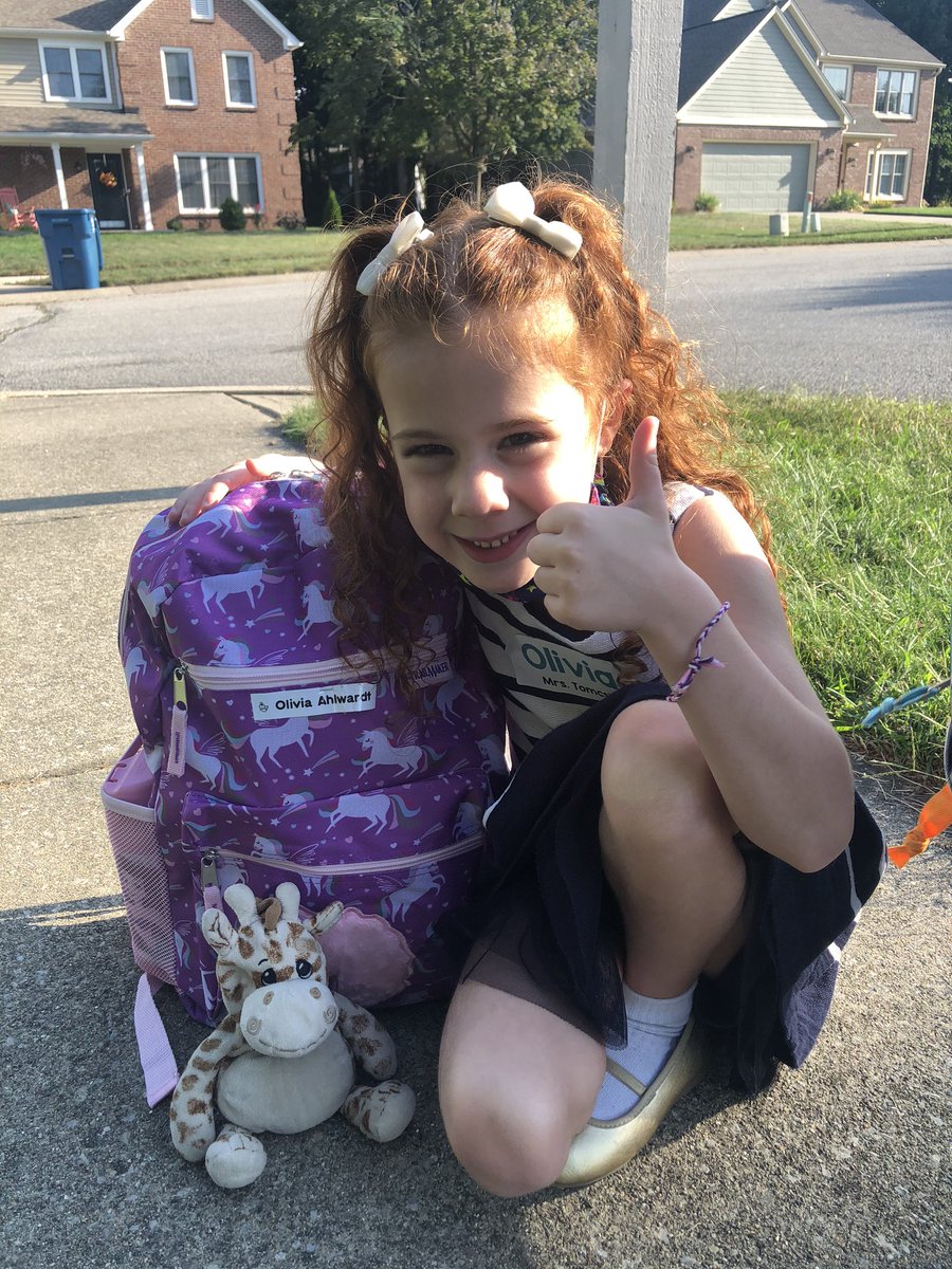 ryansongs's tweet photo. And theyโre off! ๐ฅณ๐๐ #TheCheeto #TheGusbuster
Olivia insisted Giraffey wait for her at home. https://t.co/U89jX2PuTM