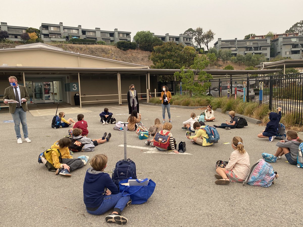 EmmanuelTexier's tweet photo. Today is Safe Back to School day on our @sausalitoLFSF campus @lelyceeSF @aefeinfo  so happy to see our K-5 students back after 6 months! https://t.co/n1Hx2pnrzH