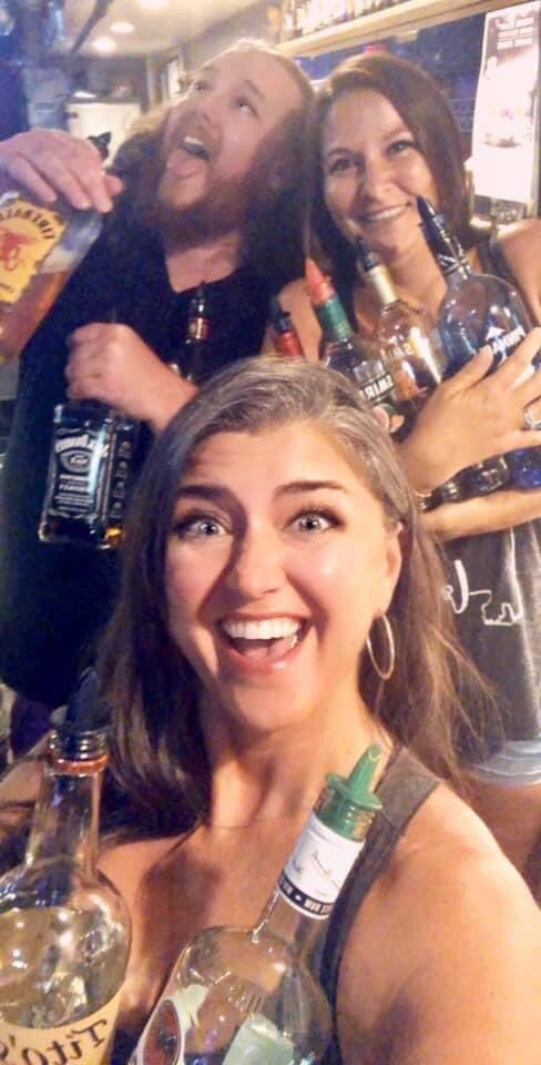 _veets's tweet image. Tonight: Karaoke 7-11!!!