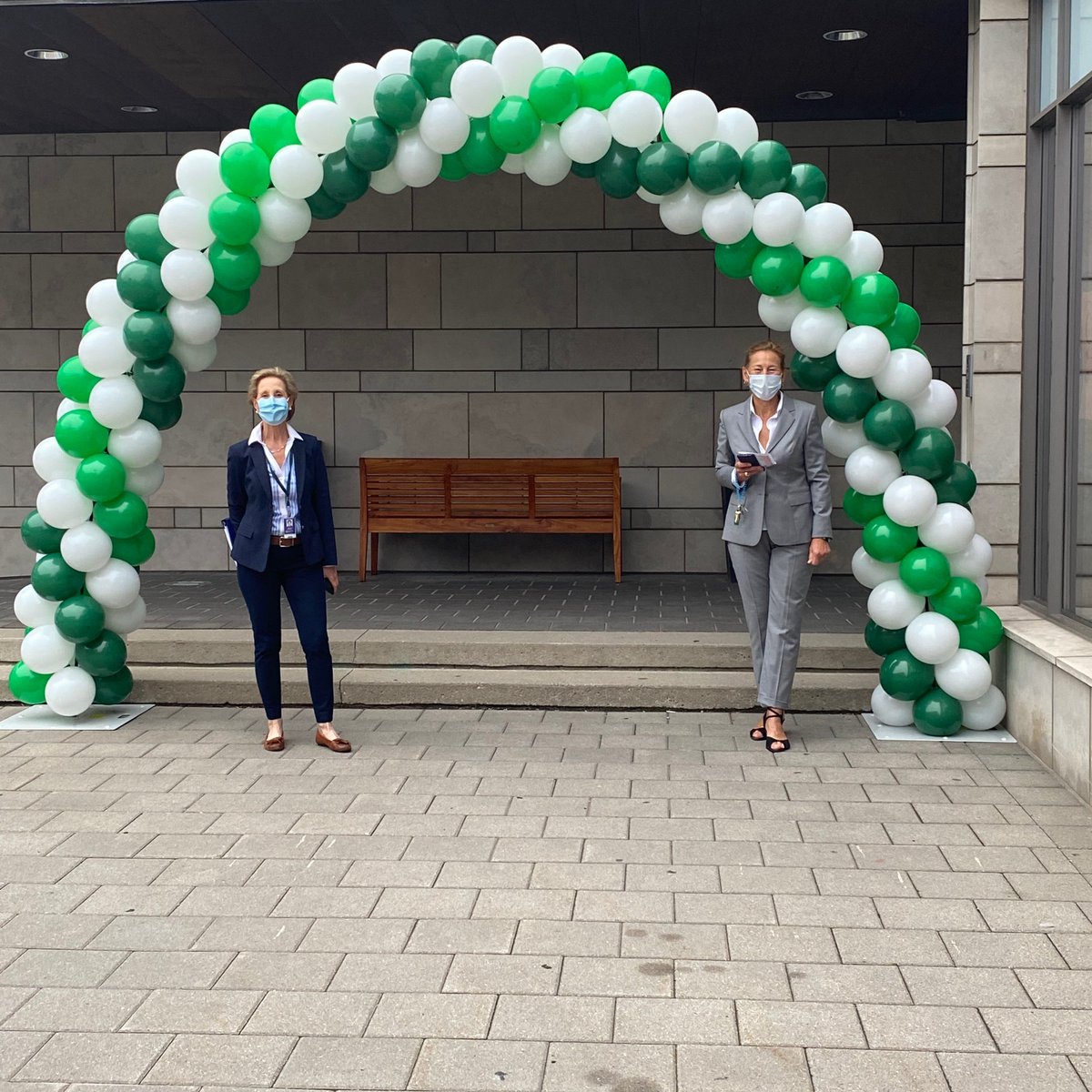 branksomehall's tweet photo. Thanks to the #BranksomeHall Parents' Association for this festive balloon arch, ready for our New Students' Orientation today. Staff, faculty, Karen Jurjevich and Karrie Weinstock all look forward to welcoming students back this week. #BHFall2020  #BHReadySetReopen #BacktoSchool https://t.co/6OQBfg5CiI