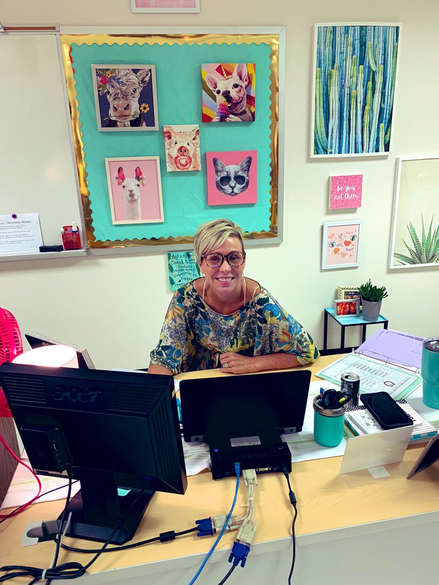 Mrs. Dooley’s 7th grade science class was caught building relationships on #CrowleyFirstDay by playing, “Guess that Song!” #virtualclassroom #crowleyprideunified #scienceteachersrock